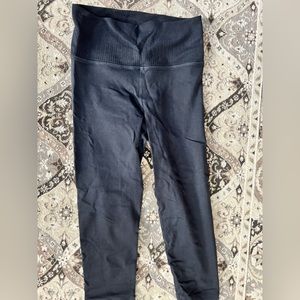 Avocado leggings xs/sm black high waisted, cropped length